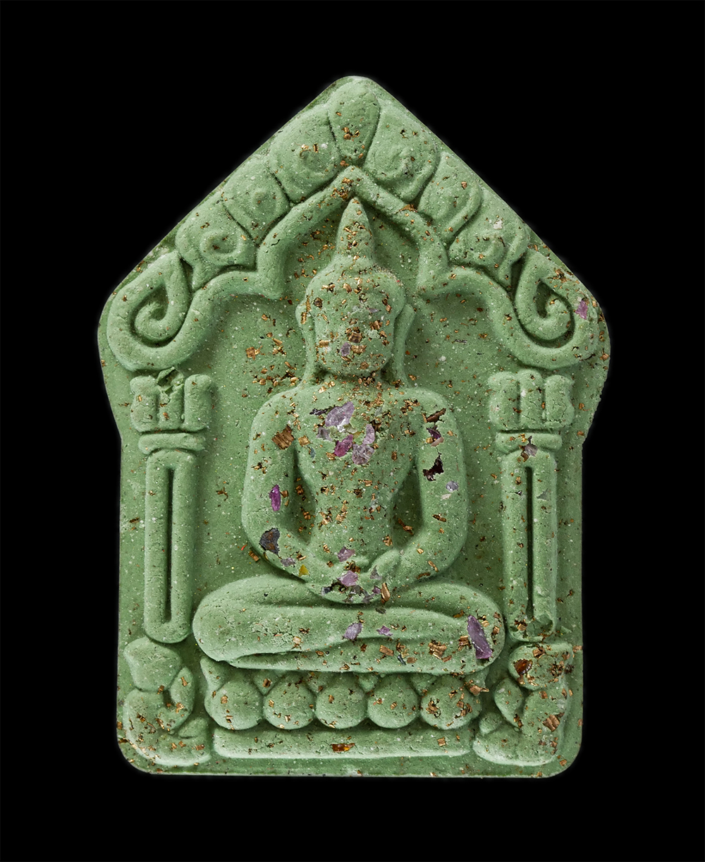 16Jun24 (54)ap.jpg - พระขุนแผนพรายบัวคลี่ รุ่นดวงเศรษฐี หลวงพ่อล้อม วัดดอนกระสังข์ อ.ท่าเรือ จ.อยุธยา ปี2558 เนื้อผงพุทธคุณ ผงว่าน โรยพลอยเสก ผงตะไบทองชนวน เนื้อเขียวเหนี่ [..] | https://kamulet.in.th